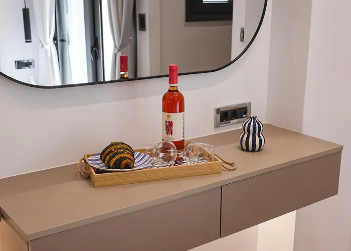 Sulaj Φαληράκι